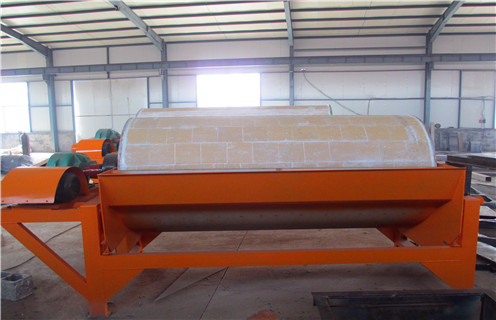 小型磁選機(jī)，生產(chǎn)中發(fā)揮小型磁選機(jī)的工作效率_輥式生產(chǎn)中發(fā)揮小型磁選機(jī)的工作效率_磁塊如何排列